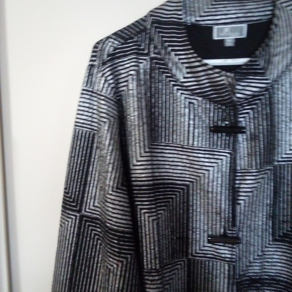 Women's Jacket - Picture 14 of 14